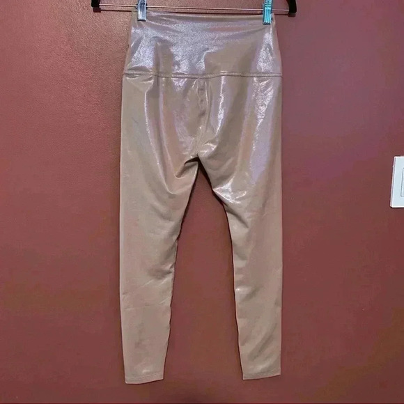 Beyond Yoga Pink leggings - Picture 6 of 8